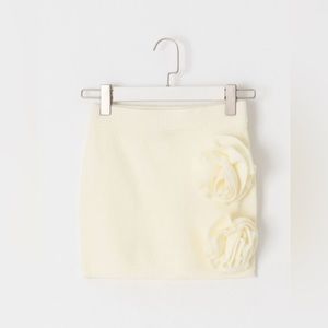 New condition mini knit skirt